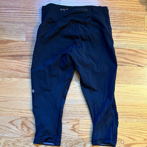 Lululemon black capri length leggings size 6 - Picture 2 of 4